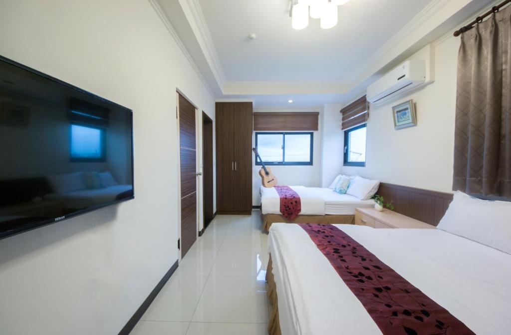 TV a/nebo společenská místnost v ubytování Guitar Charm B&B