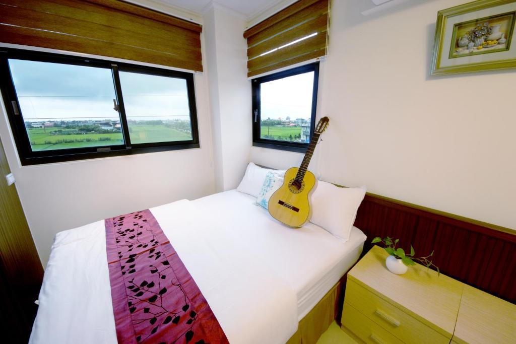 Postel nebo postele na pokoji v ubytování Guitar Charm B&B