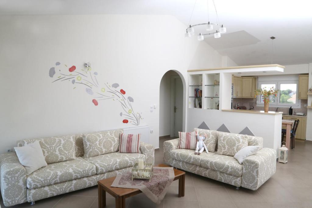 A seating area at Konstantinos Luxury Apartment