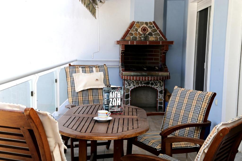A seating area at Konstantinos Luxury Apartment