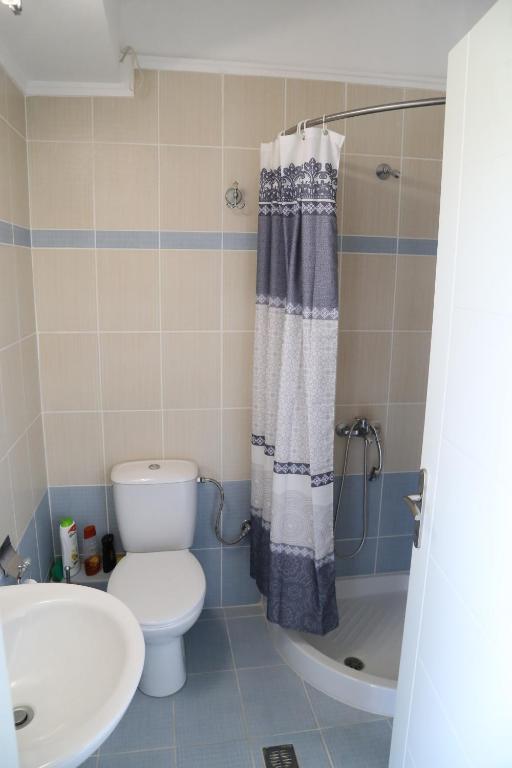 A bathroom at Konstantinos Luxury Apartment