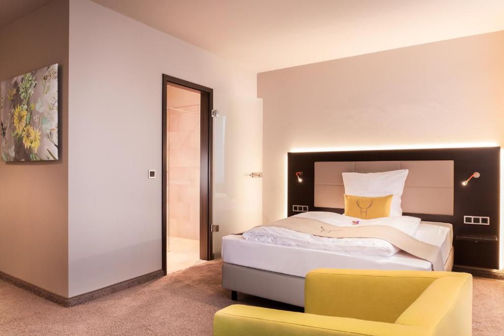 Postel nebo postele na pokoji v ubytování Hotel Platzhirsch