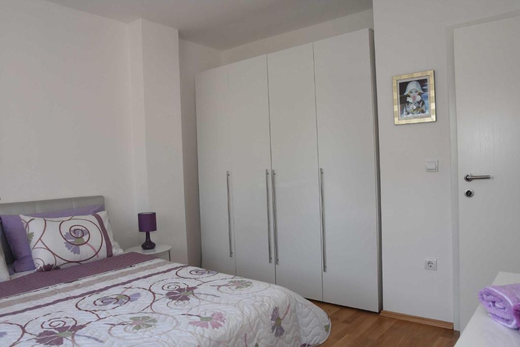 Postel nebo postele na pokoji v ubytování Apartments Ruzica