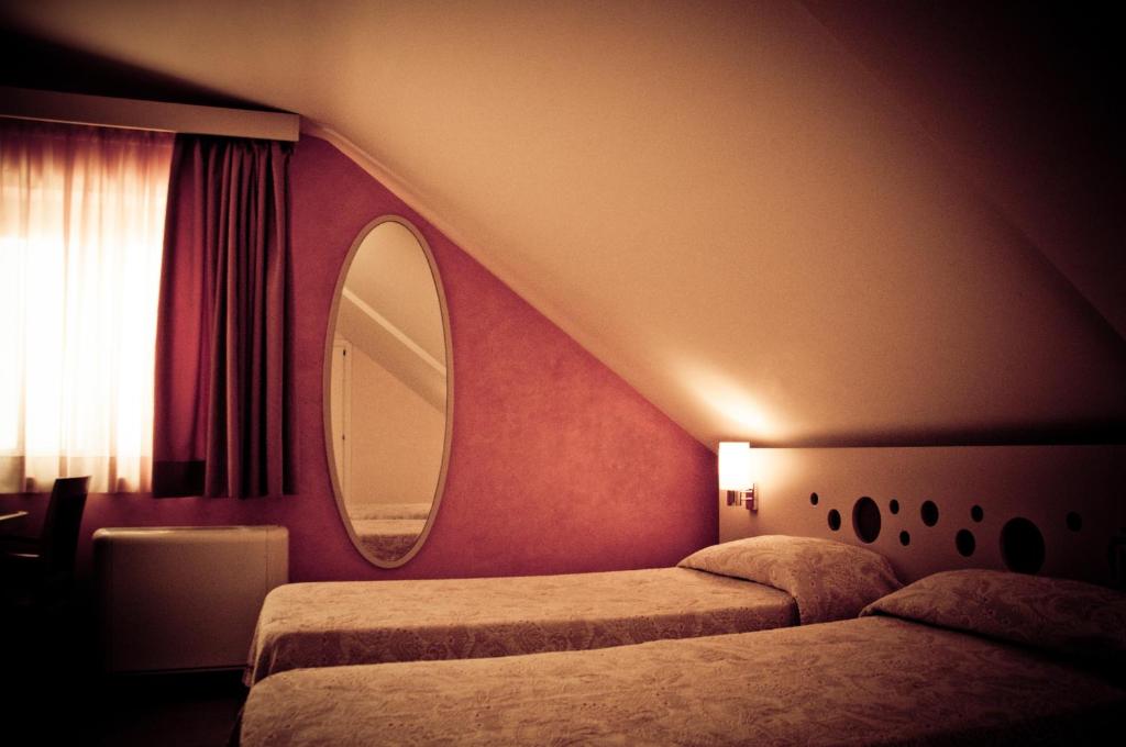 Postel nebo postele na pokoji v ubytování Aerhotel Phelipe