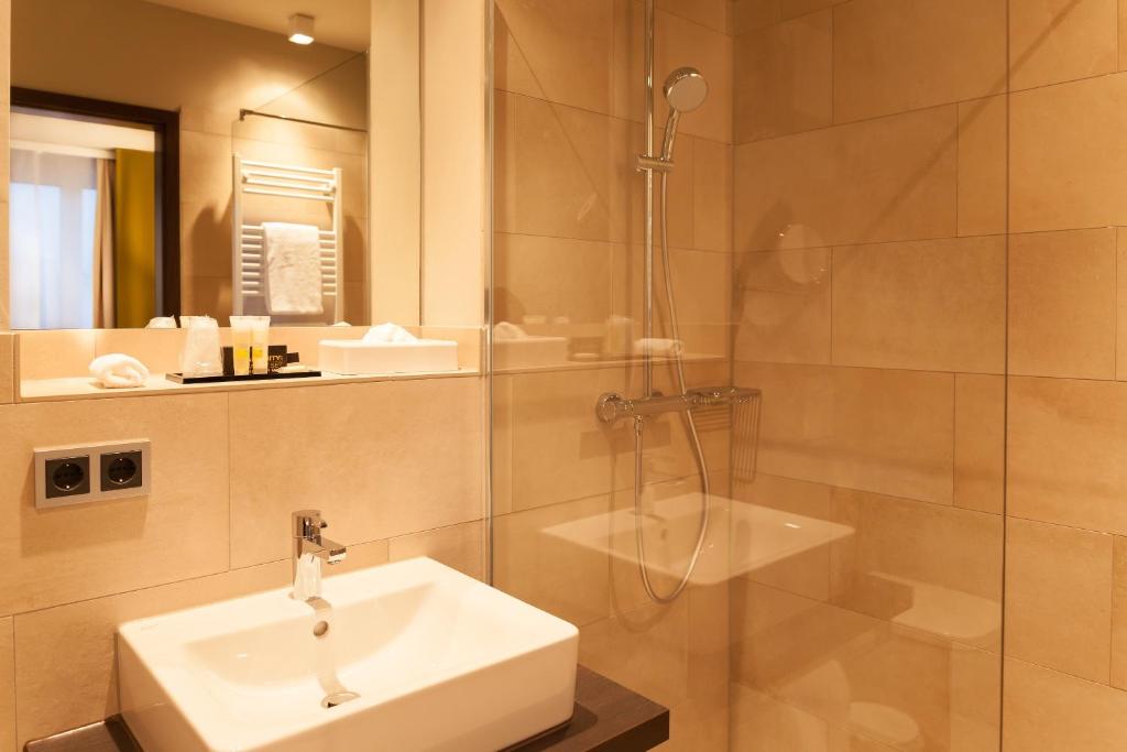 Koupelna v ubytování Hotel Platzhirsch