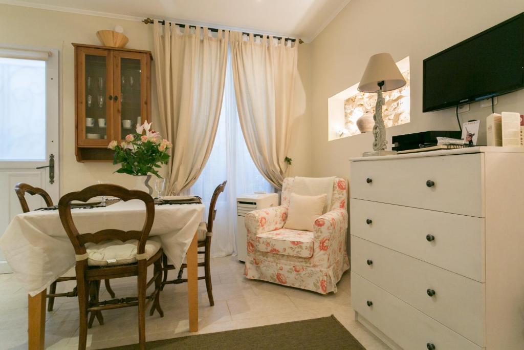 Quartier Latin Apartments 3 Apartments to choose! - Romantic Maisonette