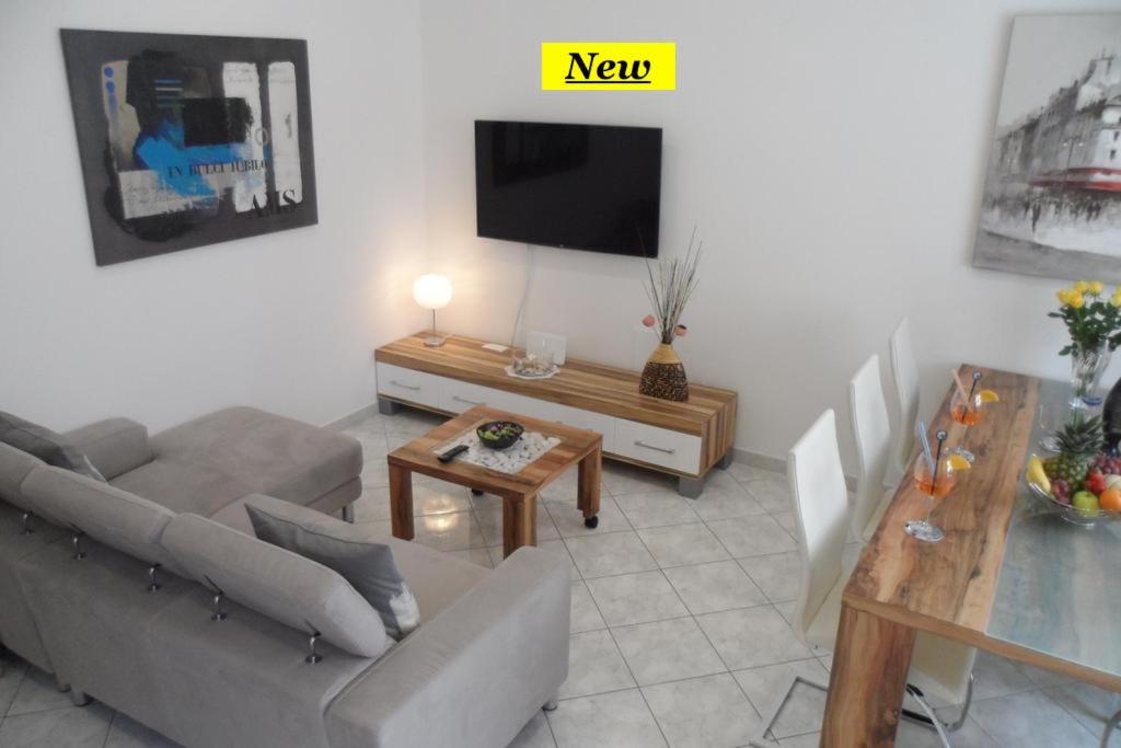 A television and/or entertainment centre at Apartment Playa