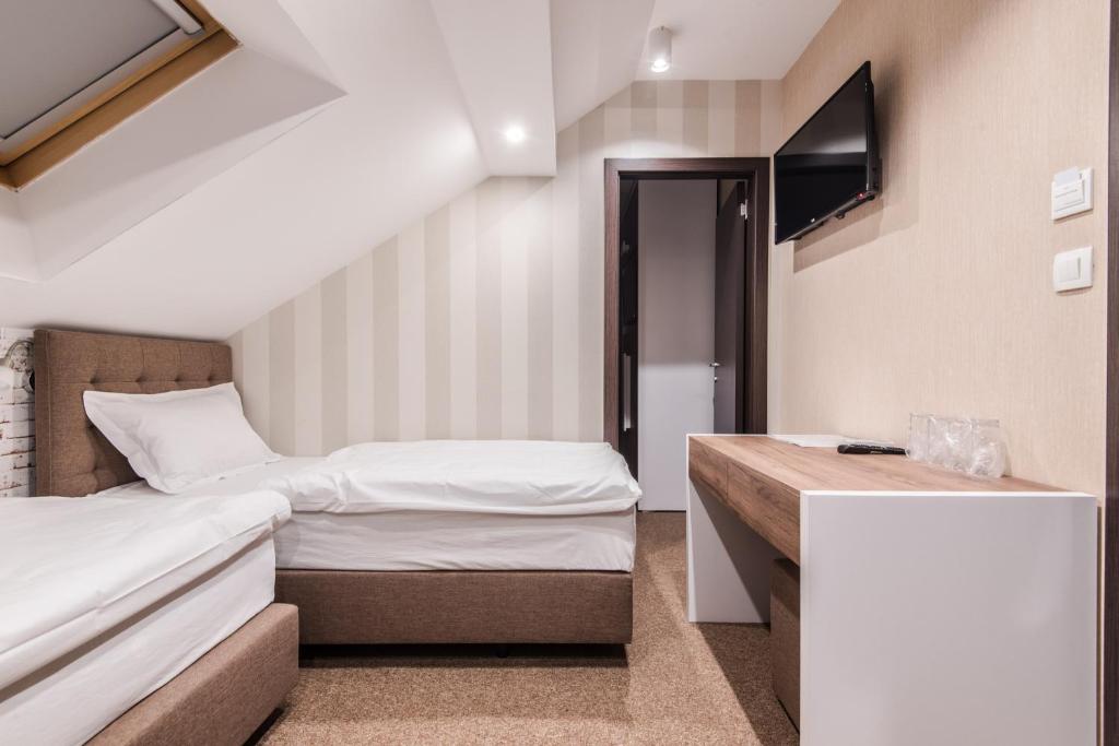 Postel nebo postele na pokoji v ubytování Centrum Sobe Rooms Čačak