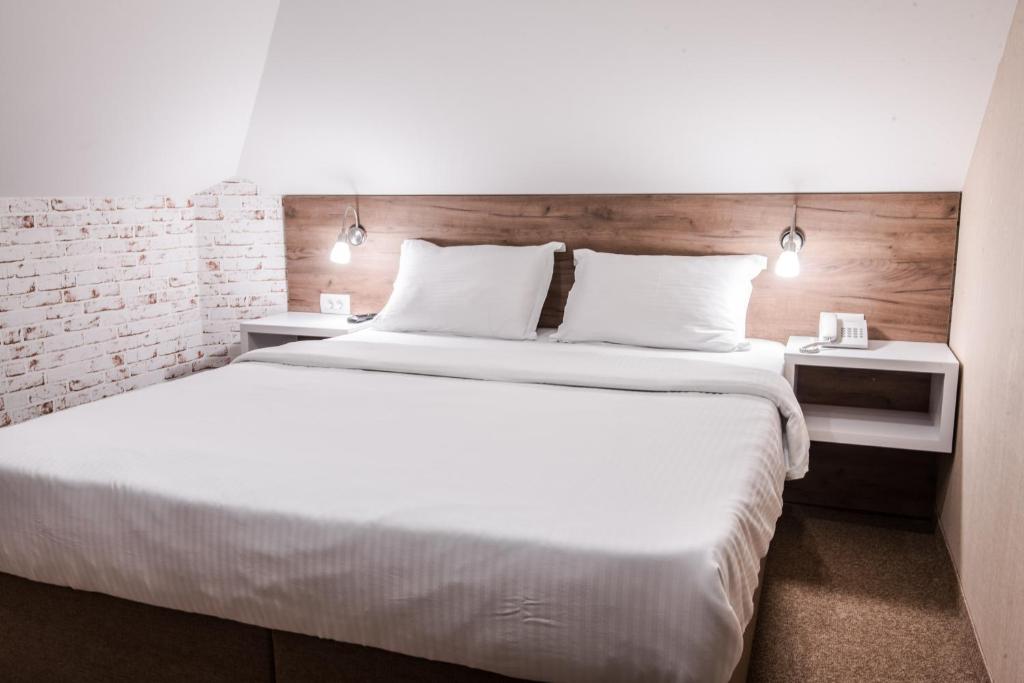 Postel nebo postele na pokoji v ubytování Centrum Sobe Rooms Čačak