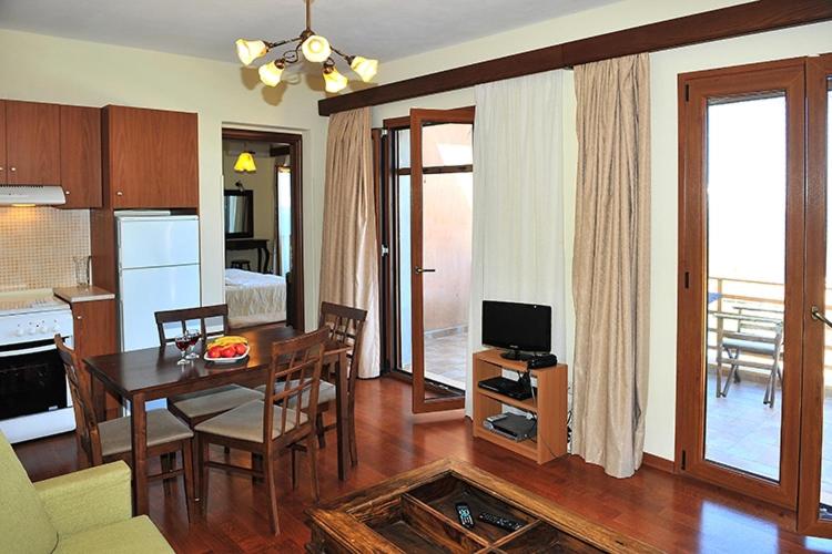 Molivos Sunset Apartments - 16