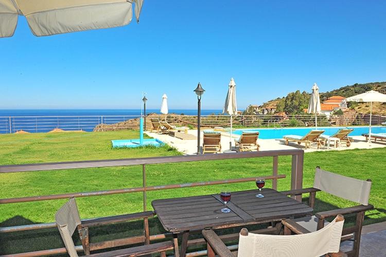 Molivos Sunset Apartments - 13