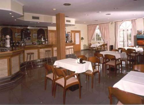 The lounge or bar area at Hotel San Vicente