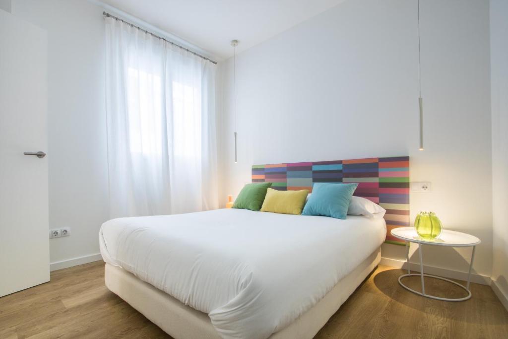 A bed or beds in a room at Valencia Luxury - Boutique Redonda