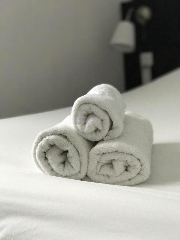 Postel nebo postele na pokoji v ubytování Hôtel Le Ponson