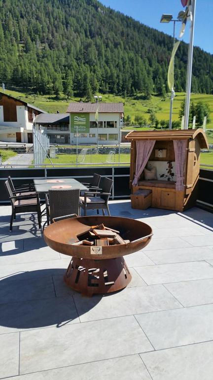 Nespecifikovaný výhled na hory nebo výhled na hory při pohledu z hotelu