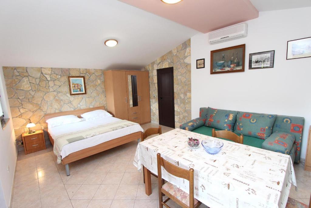 Łóżko lub łóżka w pokoju w obiekcie Apartments Marlina