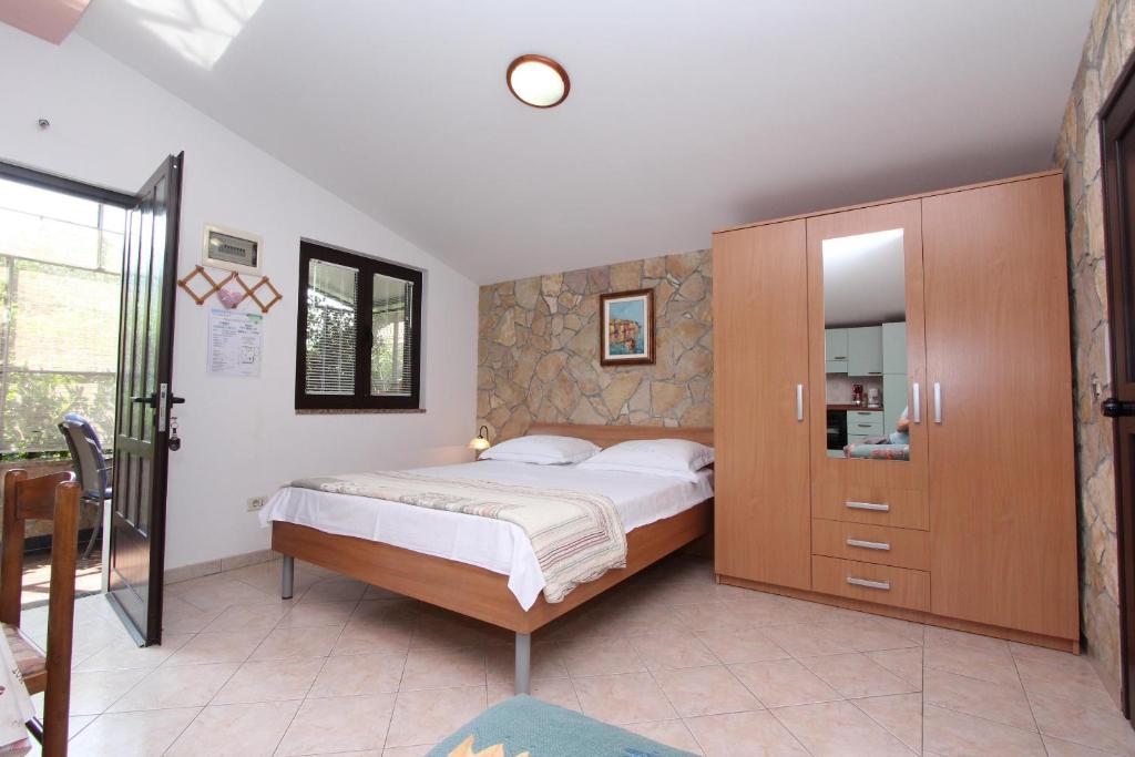 Łóżko lub łóżka w pokoju w obiekcie Apartments Marlina