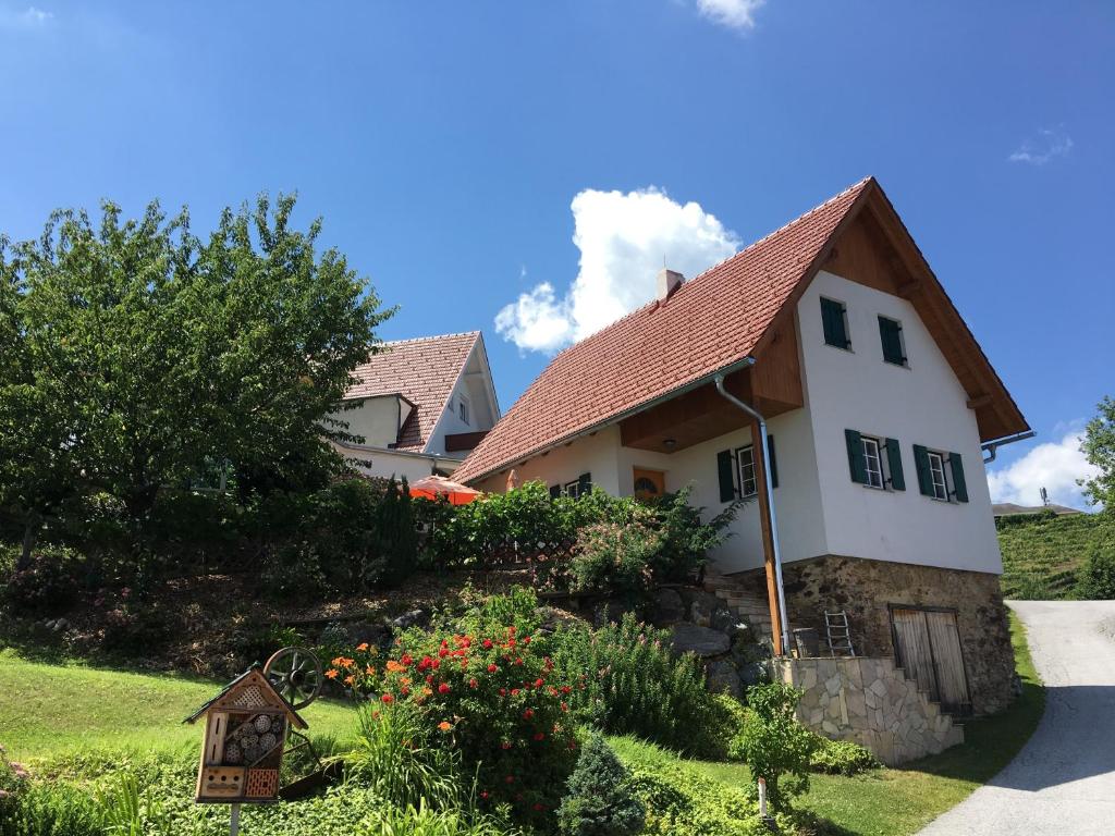 a white house with a red roof at Kellerstöckl Goigner in Kitzeck im Sausal