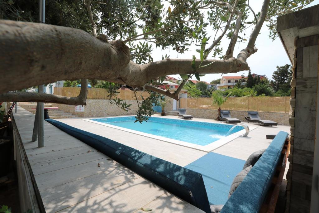 Bazén v ubytování Pool Apartments Knežević nebo v jeho okolí