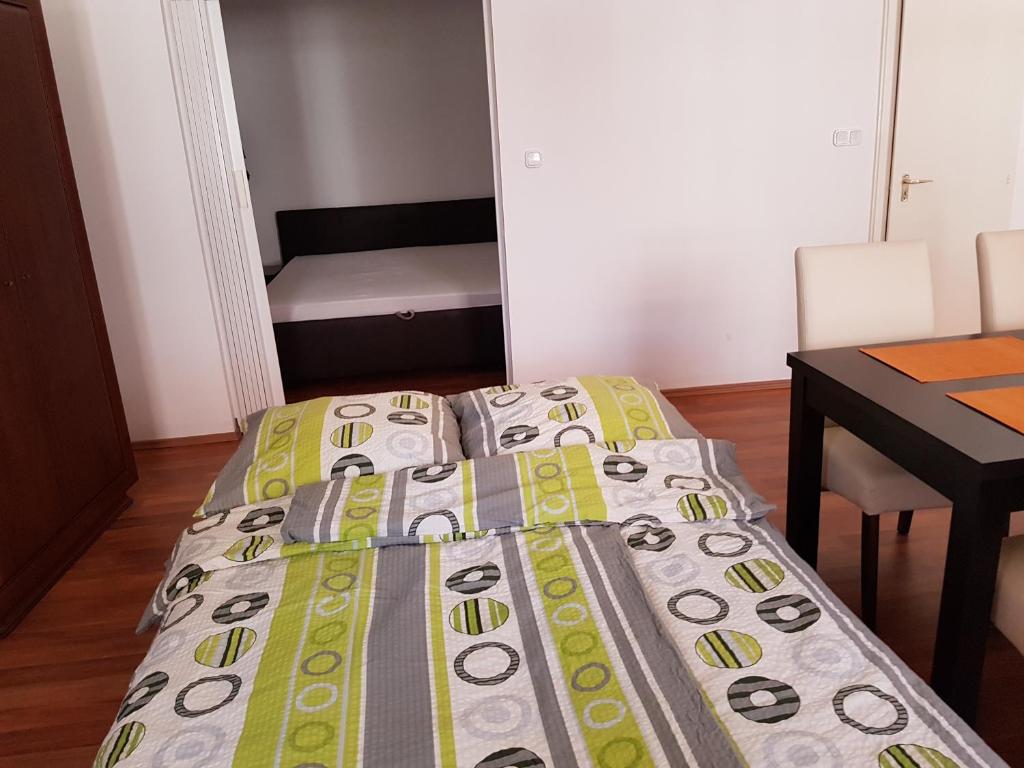Posteľ alebo postele v izbe v ubytovaní Apartman Kaszás Central