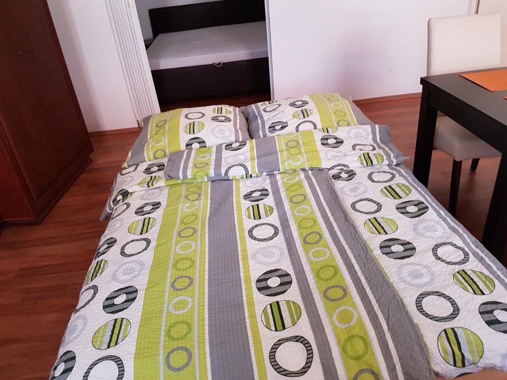 Posteľ alebo postele v izbe v ubytovaní Apartman Kaszás Central