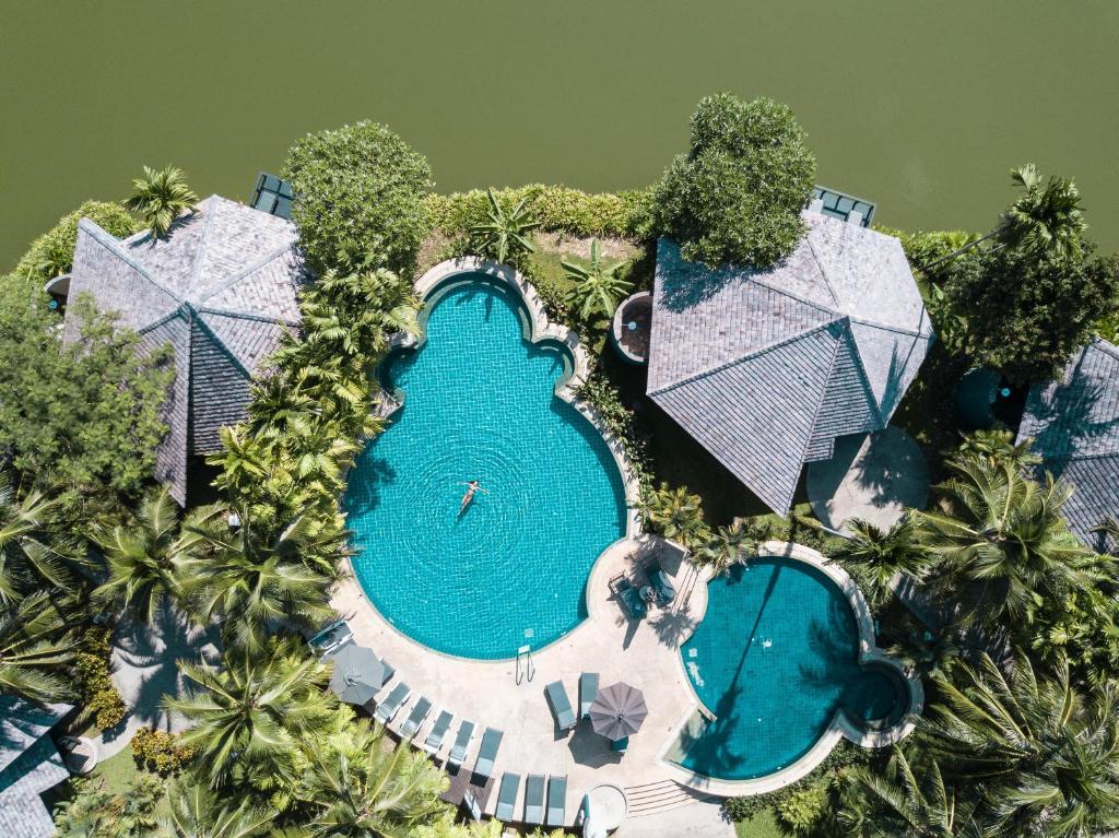 Bazén v ubytování Peace Laguna Resort & Spa - SHA Extra Plus nebo v jeho okolí