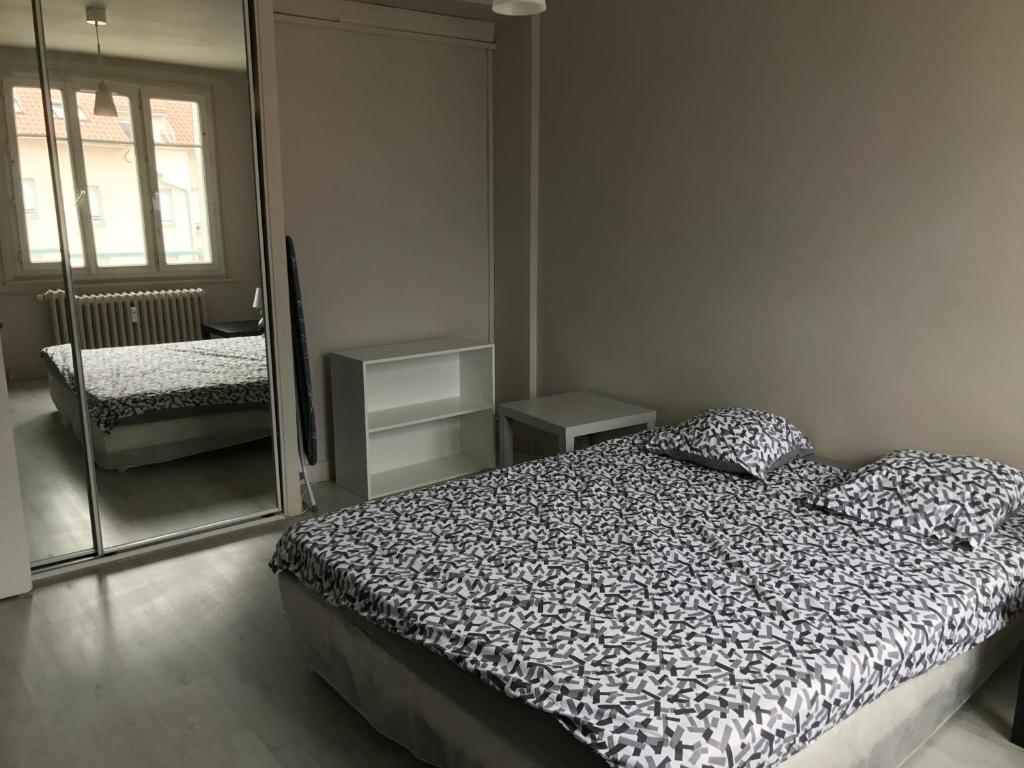 Cama o camas de una habitación en Appartement Flachet