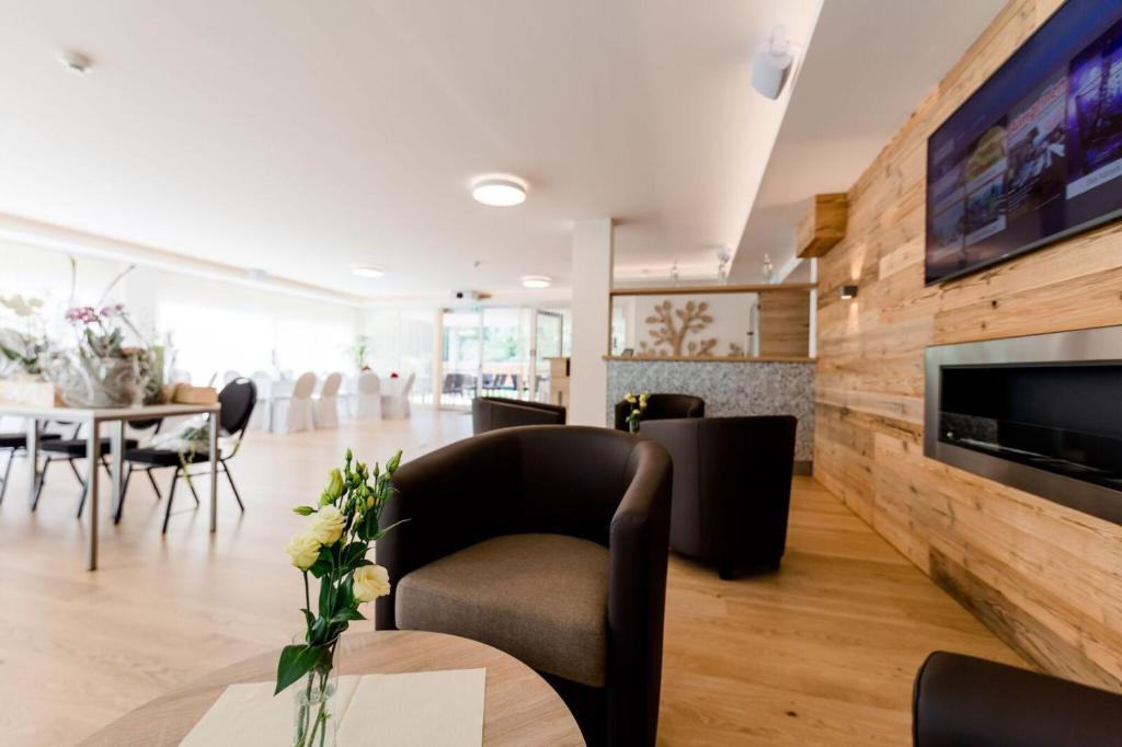 TV a/nebo společenská místnost v ubytování R&R Residenzen HOTEL