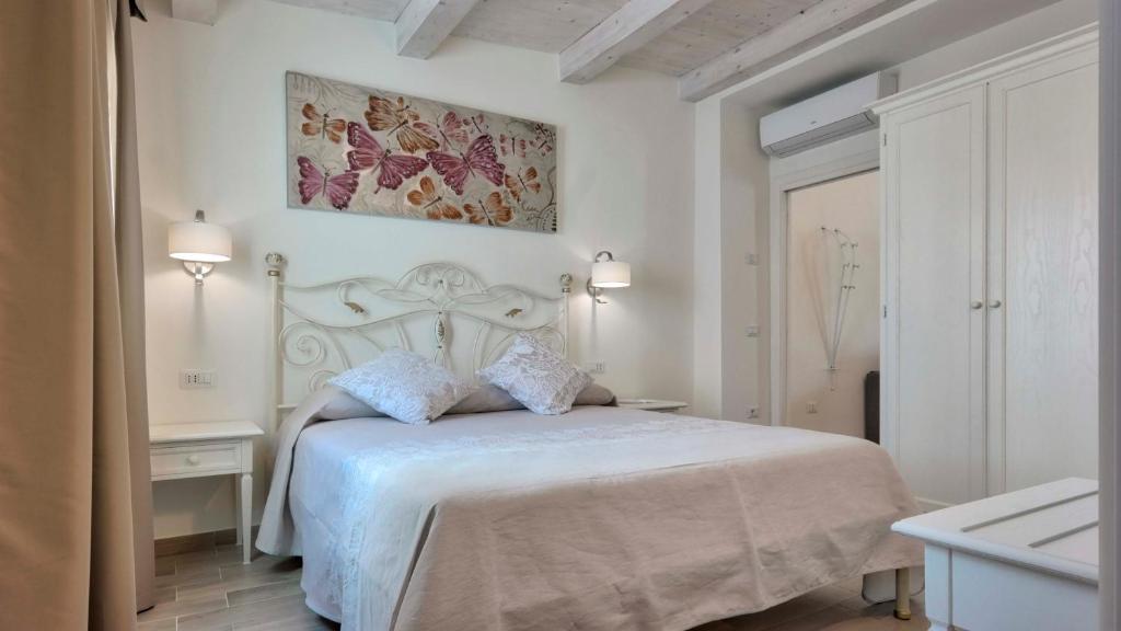Postel nebo postele na pokoji v ubytování Smart Suite & Apartments