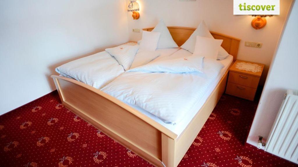Postel nebo postele na pokoji v ubytování Gastehaus Wolf