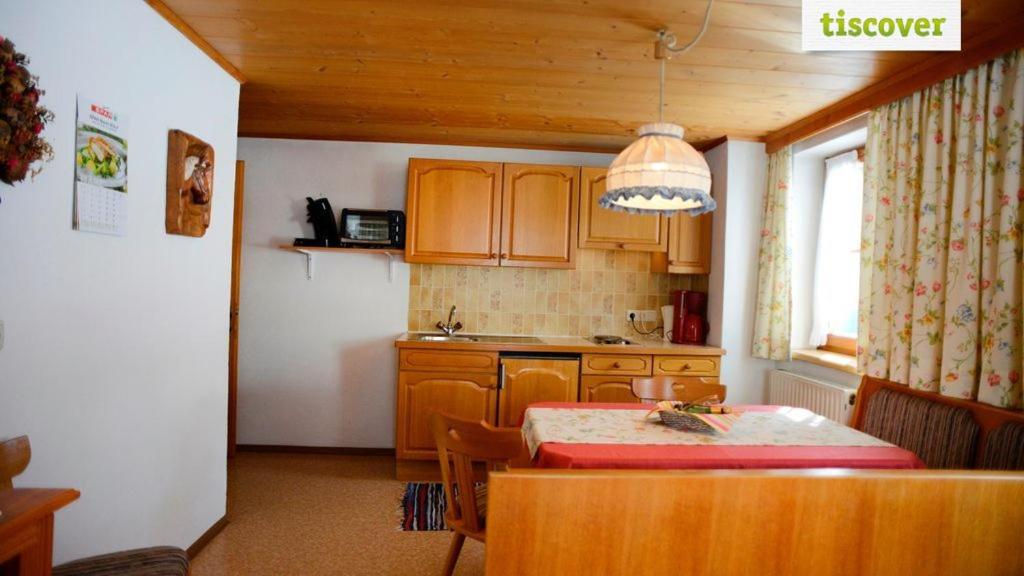 Kuchyň nebo kuchyňský kout v ubytování Gastehaus Wolf