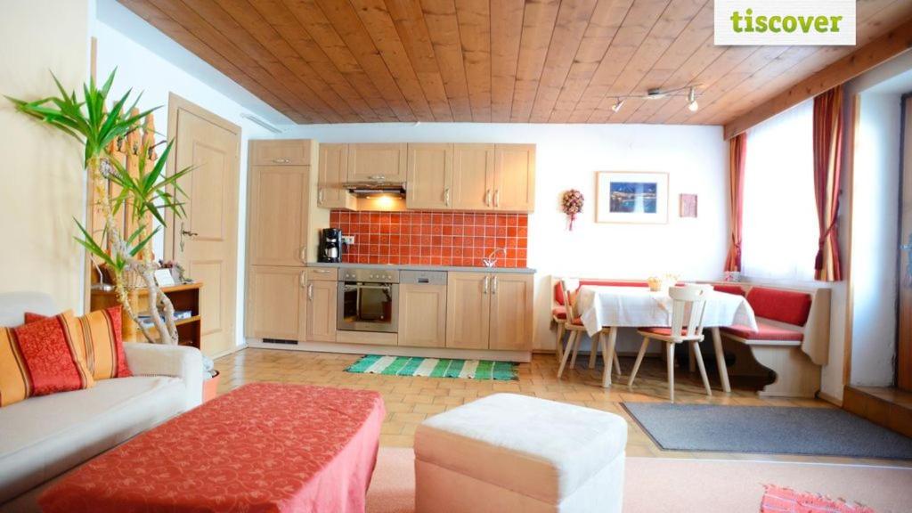 Kuchyň nebo kuchyňský kout v ubytování Gastehaus Wolf