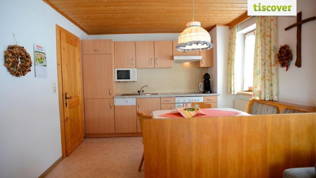 Kuchyň nebo kuchyňský kout v ubytování Gastehaus Wolf