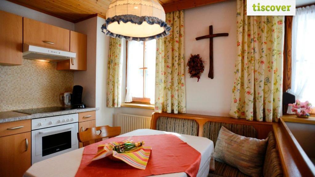 Kuchyň nebo kuchyňský kout v ubytování Gastehaus Wolf