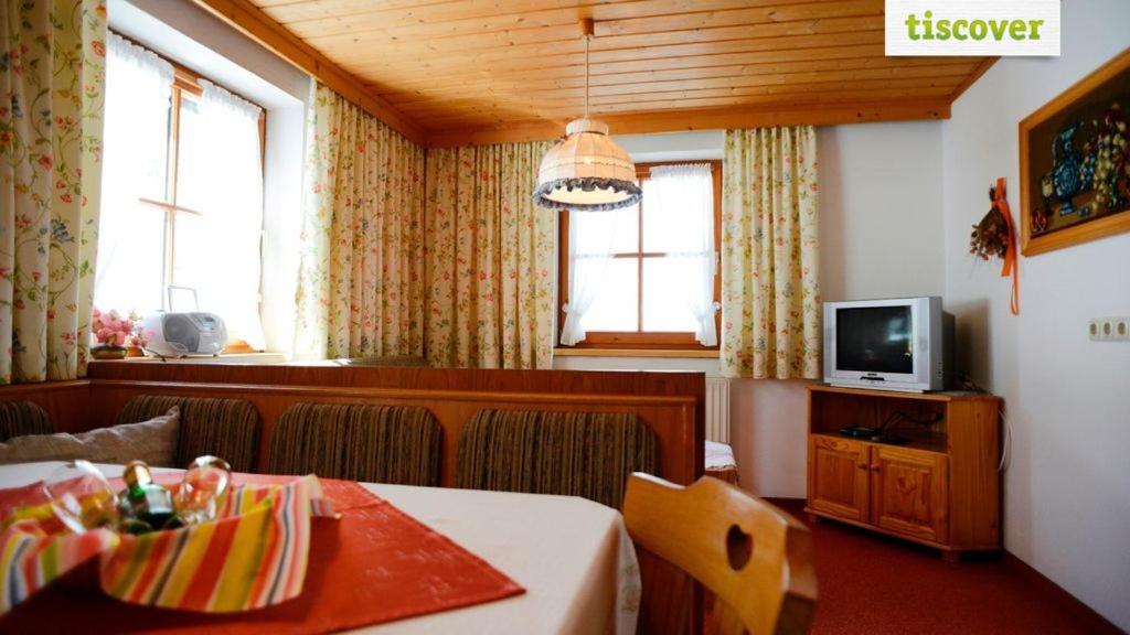 TV a/nebo společenská místnost v ubytování Gastehaus Wolf