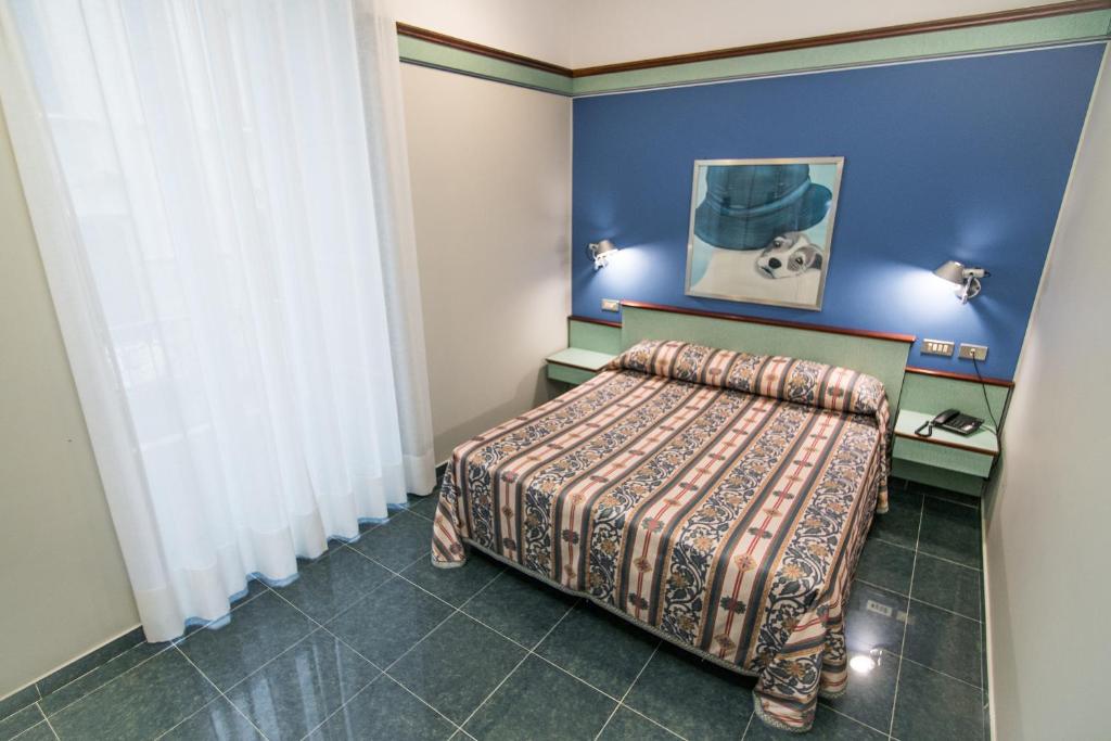 Postel nebo postele na pokoji v ubytování Le Petit Hotel