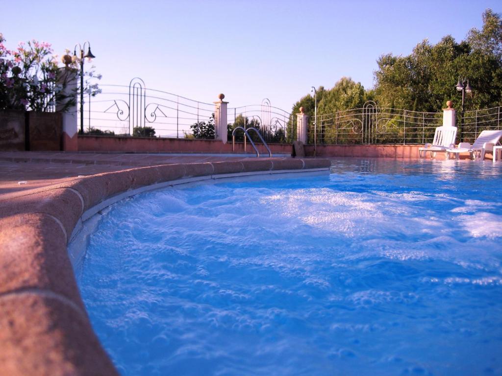 The swimming pool at or close to Agriturismo Il Molino Antico - 5 Girasoli