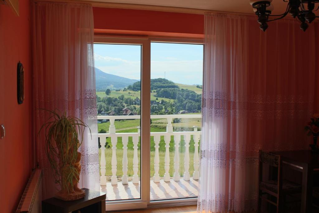 Výhľad na hory alebo výhľad na hory priamo z of the bed and breakfast