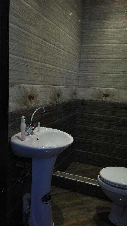 Koupelna v ubytování Goga Guesthouse