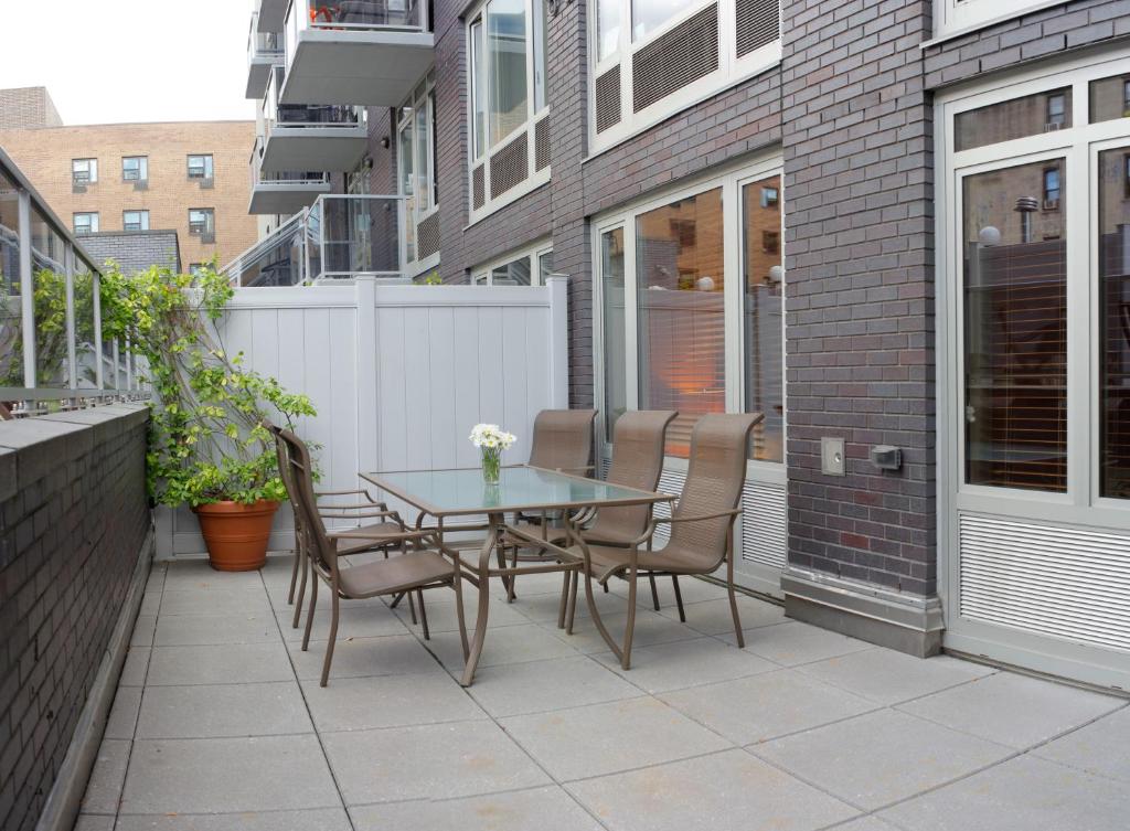 Rõdu või terrass majutusasutuses Sanctuary NYC Retreats
