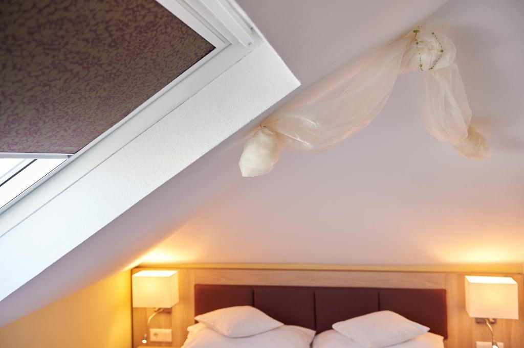 Postel nebo postele na pokoji v ubytování Hotel Wendelstein