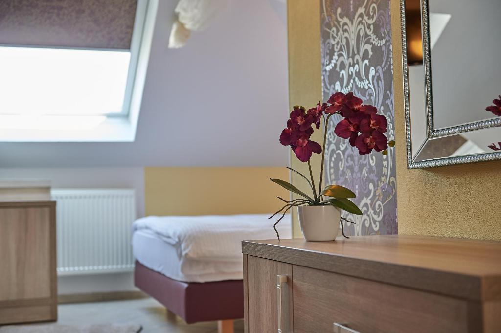 Postel nebo postele na pokoji v ubytování Hotel Wendelstein