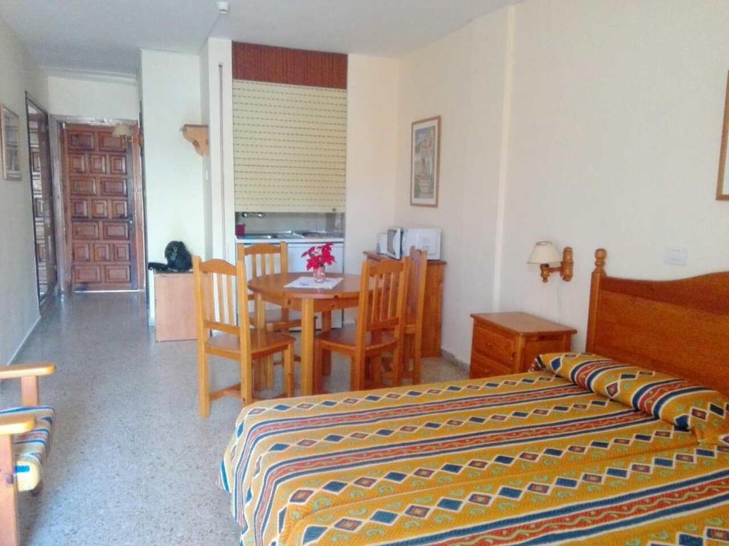 Posteľ alebo postele v izbe v ubytovaní Apartamentos Girasol II