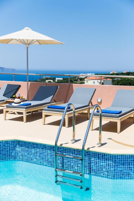 Bazén v ubytování Leste Luxury Homes nebo v jeho okolí