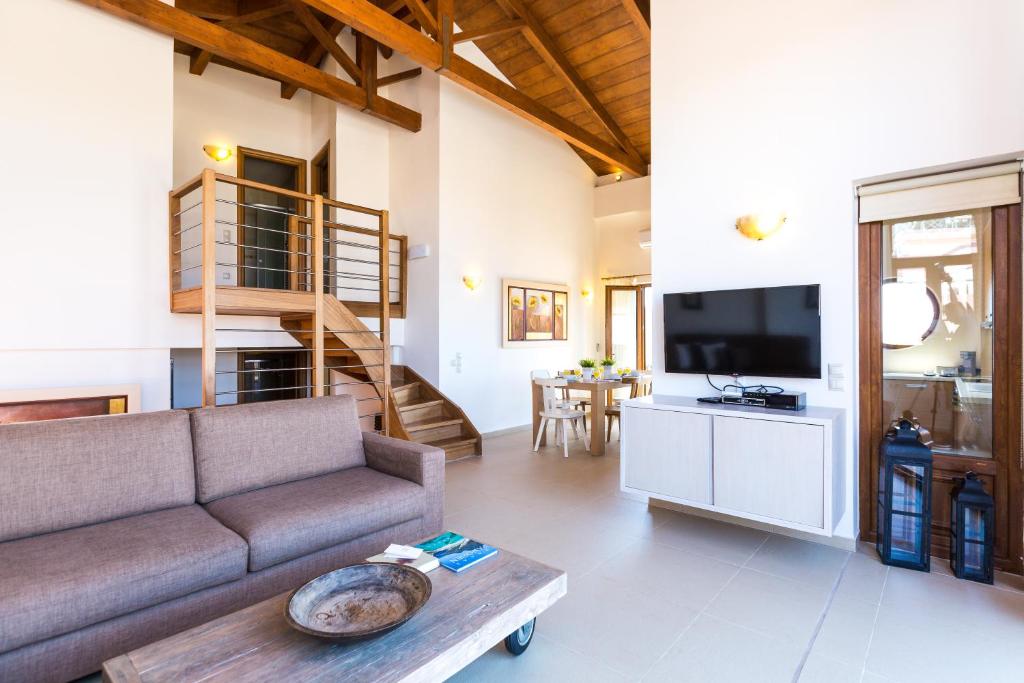 TV a/nebo společenská místnost v ubytování Leste Luxury Homes