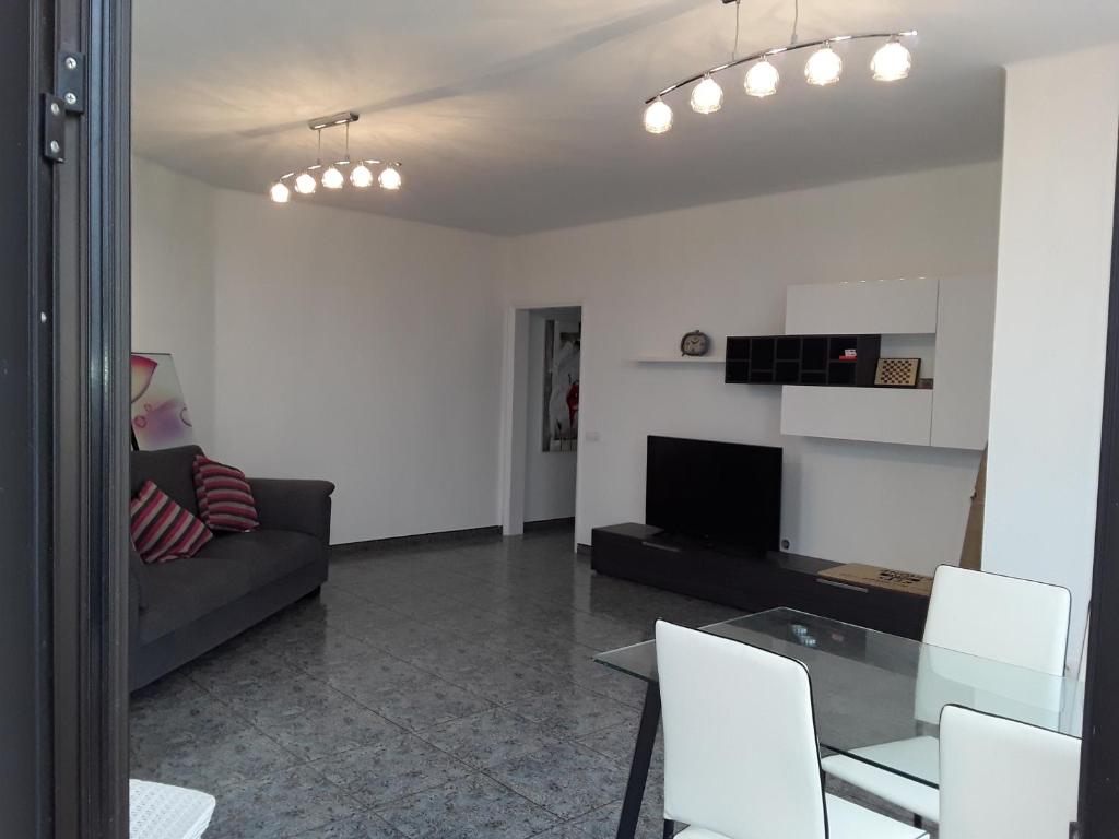 A television and/or entertainment centre at Central Seaview Apartment Puerto del Carmen