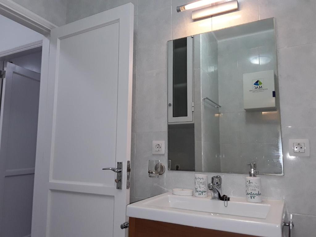 A bathroom at Central Seaview Apartment Puerto del Carmen