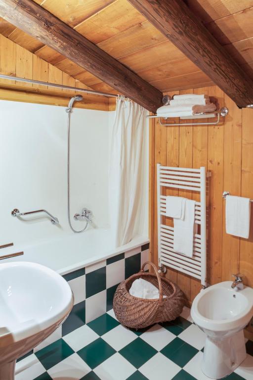 Koupelna v ubytování Albergo Diffuso Sauris in Sauris Di Sopra