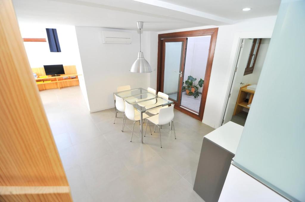 TV a/nebo společenská místnost v ubytování Smart Suites Albaicin
