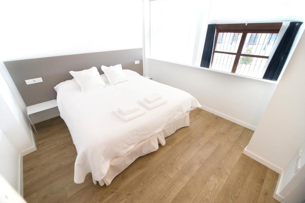 Postel nebo postele na pokoji v ubytování Smart Suites Albaicin